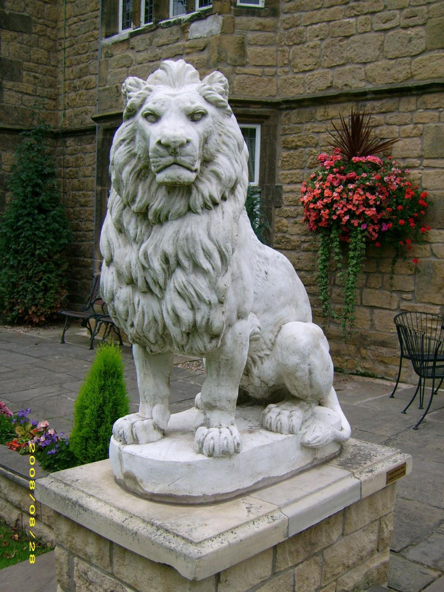 Rogerthorpe Manor Отель