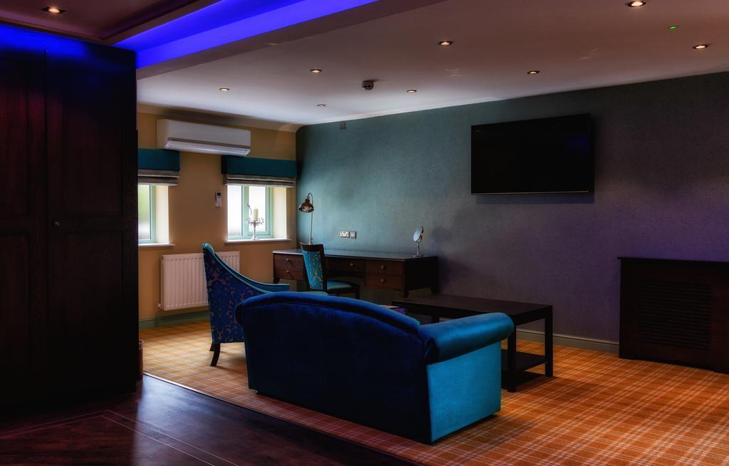 Rogerthorpe Manor