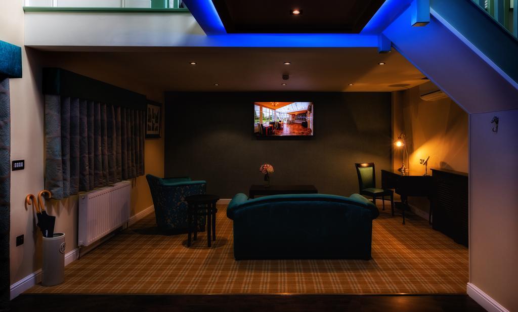 Отель Rogerthorpe Manor Понтефракт