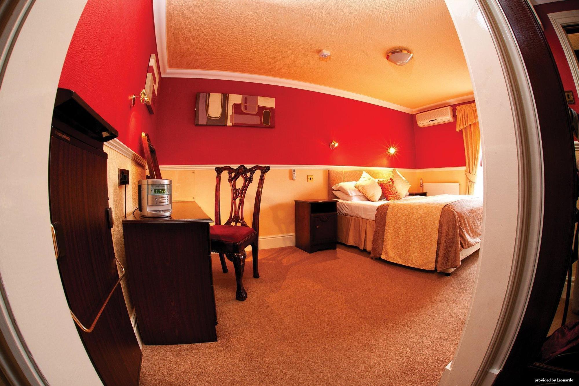 Rogerthorpe Manor Отель Понтефракт