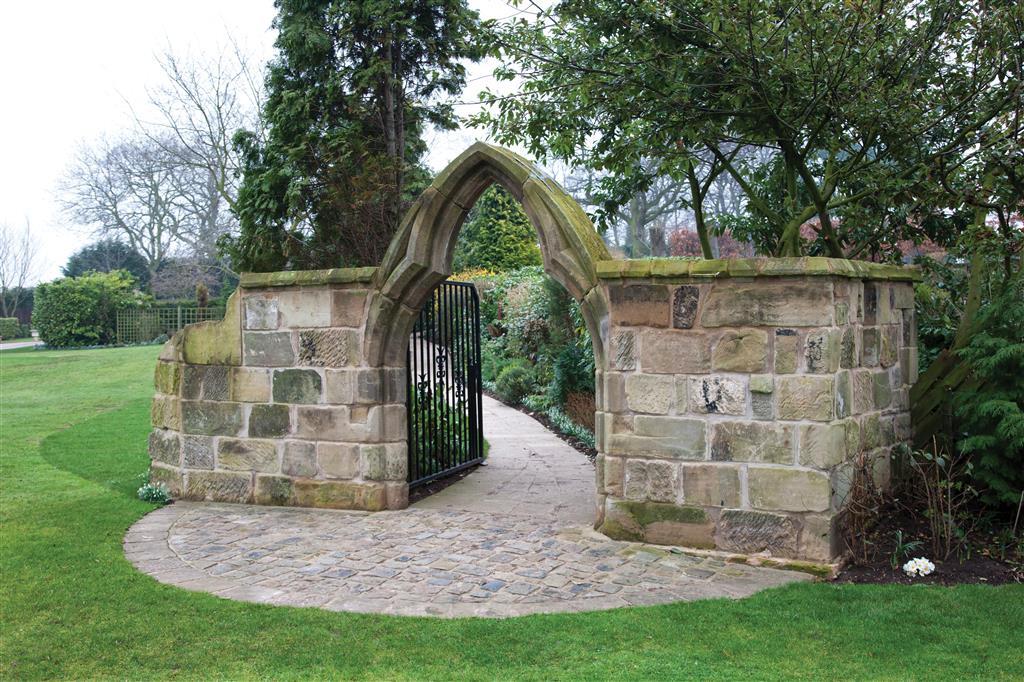 Отель Rogerthorpe Manor Понтефракт