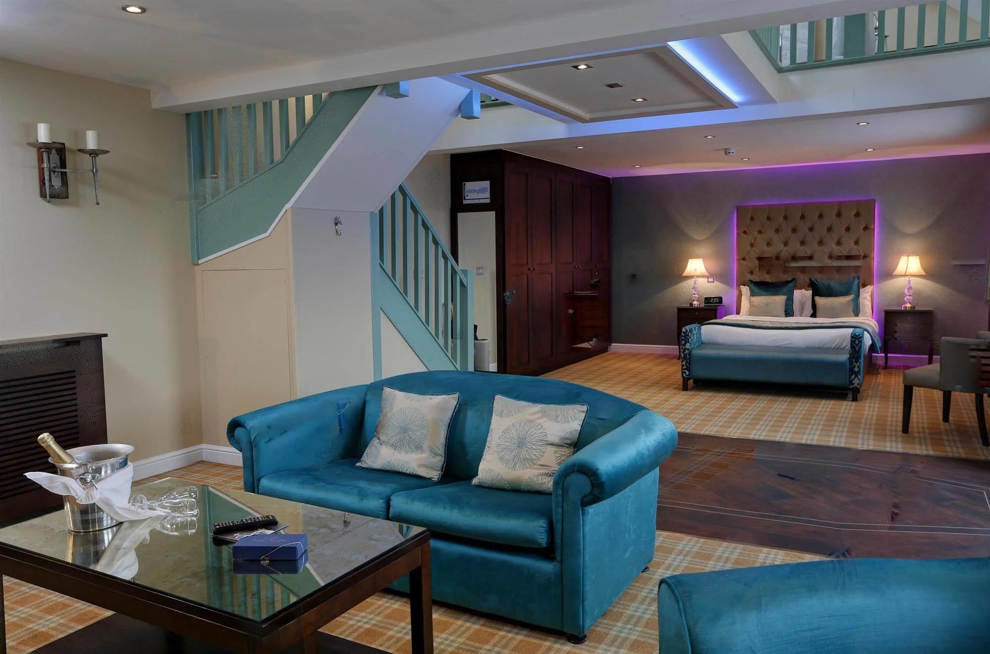 Rogerthorpe Manor Отель Понтефракт
